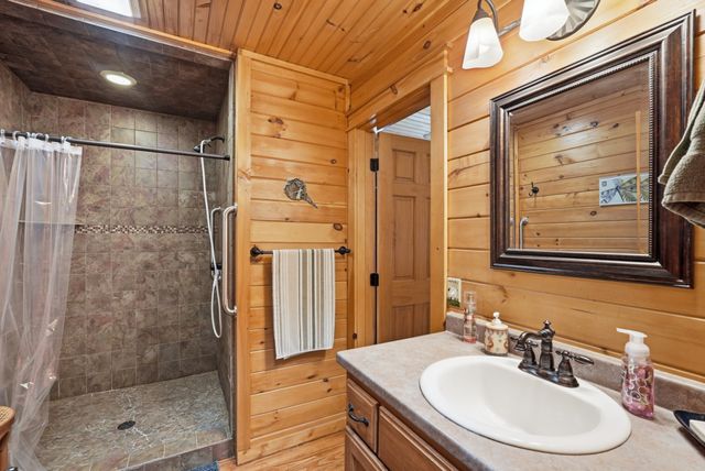 5010 Hidden Ln, Crawford, TN 38554