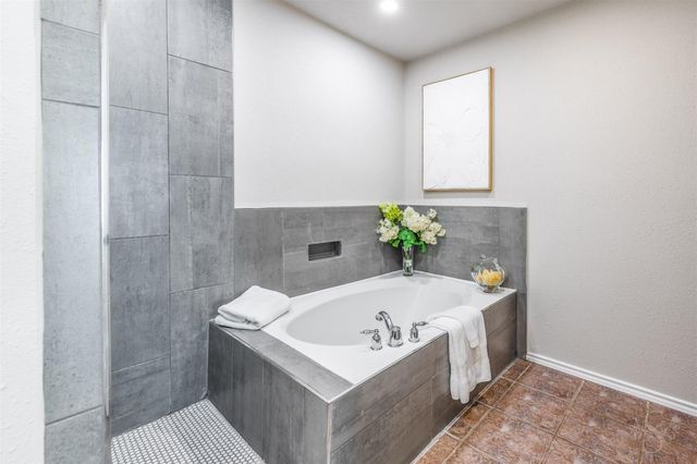 16331 Mccormick Dr, Houston, TX 77095