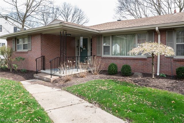 2004 Burning Tree Lane, Youngstown, OH 44505