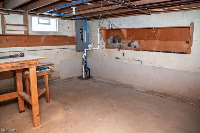 2004 Burning Tree Lane, Youngstown, OH 44505
