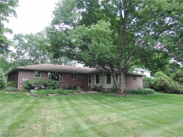 2004 Burning Tree Lane, Youngstown, OH 44505