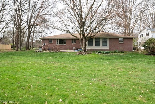 2004 Burning Tree Lane, Youngstown, OH 44505