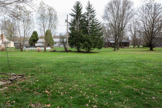 2004 Burning Tree Lane, Youngstown, OH 44505
