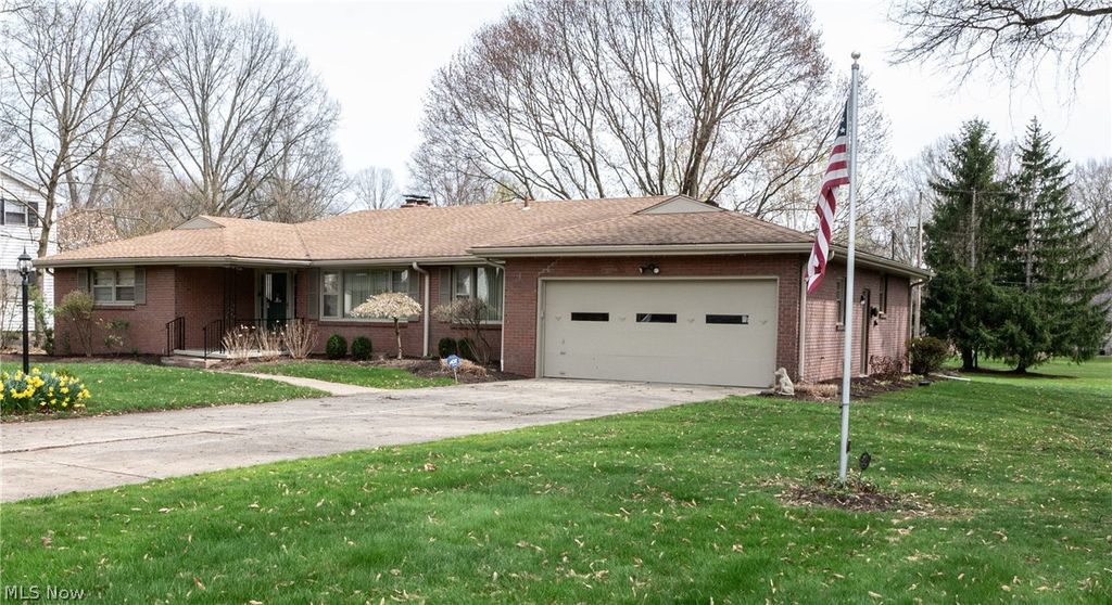2004 Burning Tree Lane, Youngstown, OH 44505