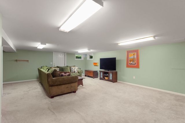 270 Concord Rd, Lincoln, MA 01773