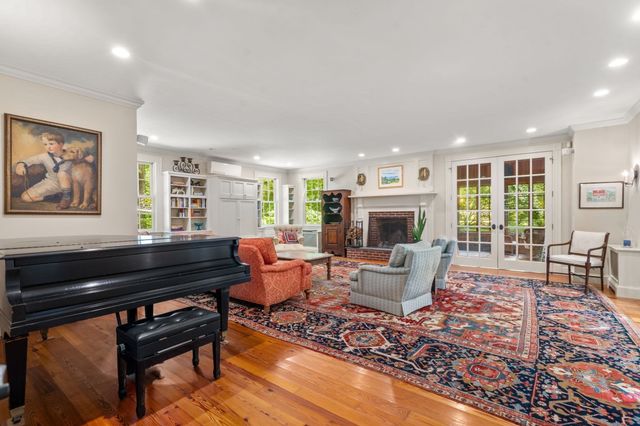 270 Concord Rd, Lincoln, MA 01773