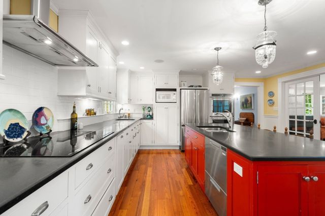 270 Concord Rd, Lincoln, MA 01773