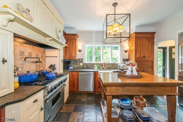 59 Hanover Rd, Mountain Lakes Boro, NJ 07046