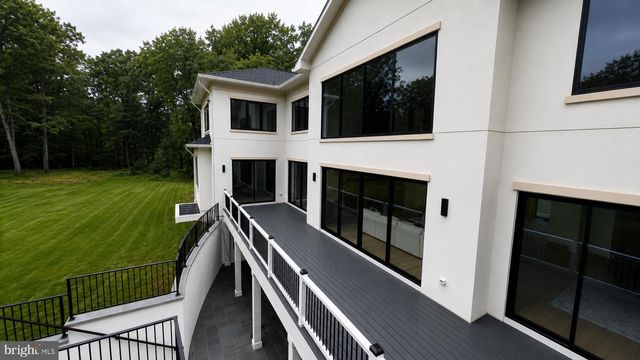 5947 DOYLE RD, Clifton, VA 20124