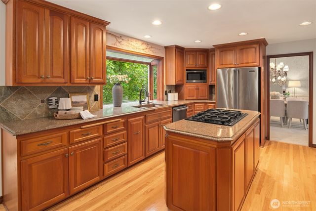18138 NE 130th Place, Redmond, WA 98052
