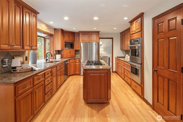18138 NE 130th Place, Redmond, WA 98052