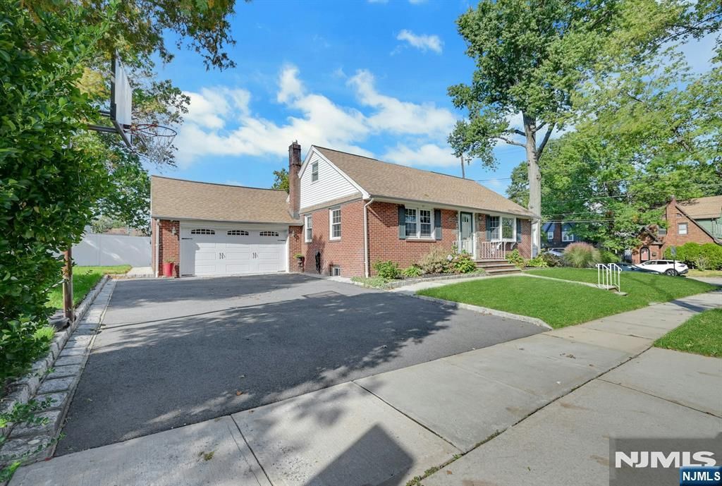 430 Bender Avenue, Roselle Park, NJ 07204