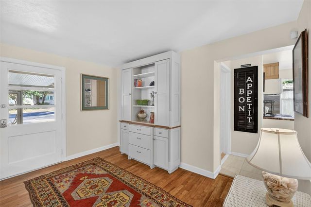 422 W 11TH AVENUE, Mount Dora, FL 32757