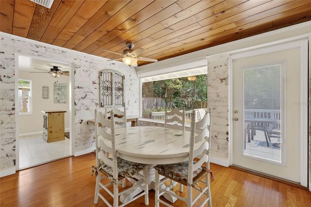422 W 11TH AVENUE, Mount Dora, FL 32757