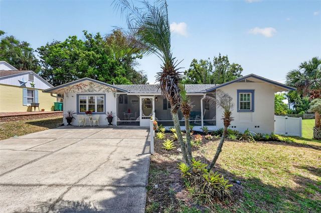 422 W 11TH AVENUE, Mount Dora, FL 32757