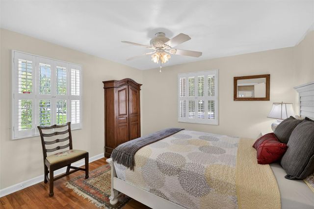 422 W 11TH AVENUE, Mount Dora, FL 32757