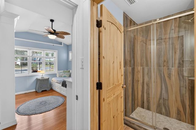 422 W 11TH AVENUE, Mount Dora, FL 32757