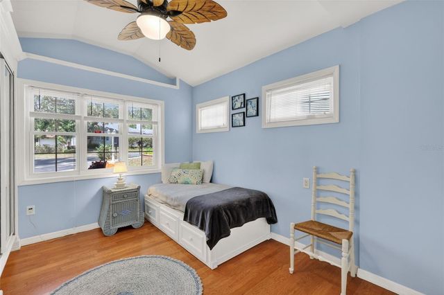 422 W 11TH AVENUE, Mount Dora, FL 32757
