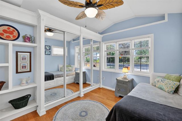 422 W 11TH AVENUE, Mount Dora, FL 32757