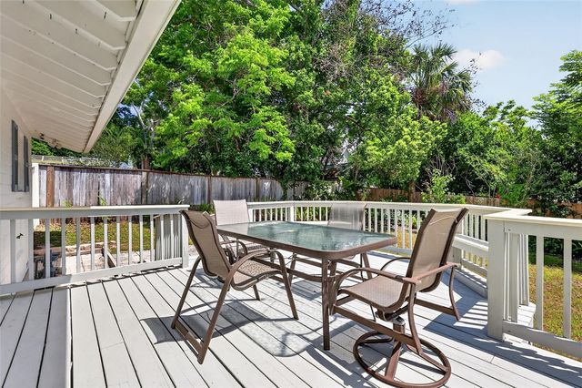 422 W 11TH AVENUE, Mount Dora, FL 32757