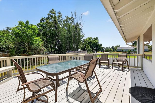 422 W 11TH AVENUE, Mount Dora, FL 32757