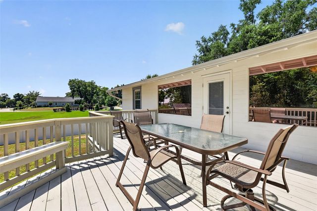 422 W 11TH AVENUE, Mount Dora, FL 32757