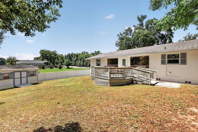 422 W 11TH AVENUE, Mount Dora, FL 32757