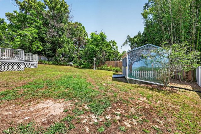 422 W 11TH AVENUE, Mount Dora, FL 32757