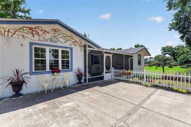 422 W 11TH AVENUE, Mount Dora, FL 32757