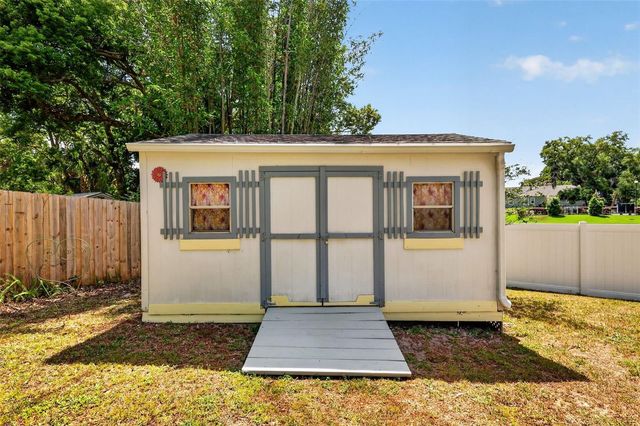 422 W 11TH AVENUE, Mount Dora, FL 32757
