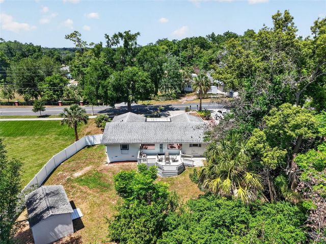 422 W 11TH AVENUE, Mount Dora, FL 32757