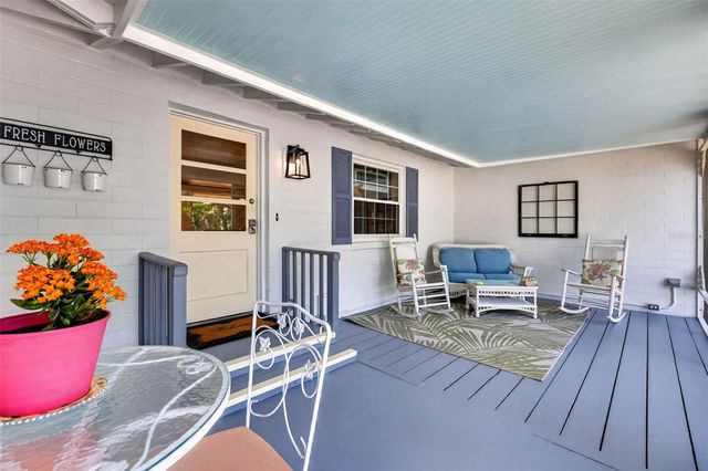 422 W 11TH AVENUE, Mount Dora, FL 32757