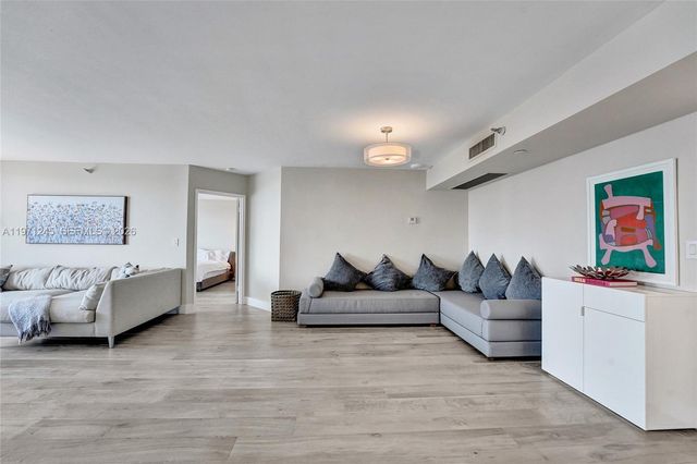 19101 NE 36th Ct 3002, Aventura, FL 33180