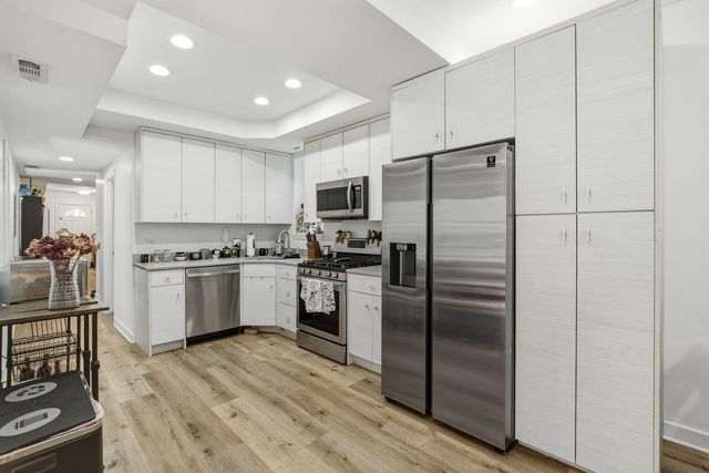 4042 N Kolmar Avenue, Chicago, IL 60641