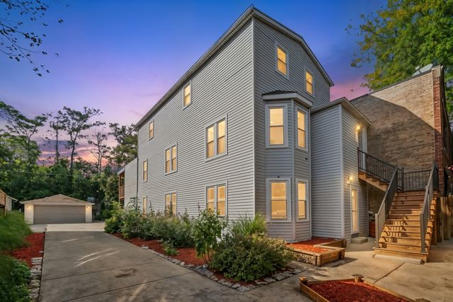 4042 N Kolmar Avenue, Chicago, IL 60641