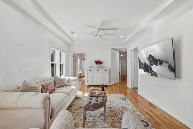 4042 N Kolmar Avenue, Chicago, IL 60641