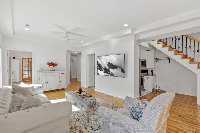 4042 N Kolmar Avenue, Chicago, IL 60641