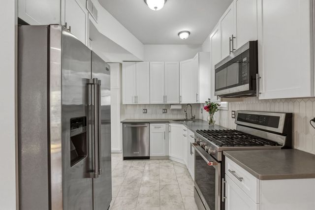 4042 N Kolmar Avenue, Chicago, IL 60641