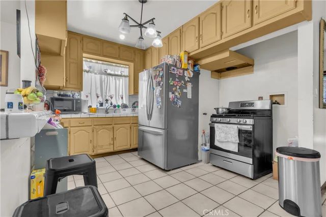8711 S Fir, Los Angeles, CA 90002
