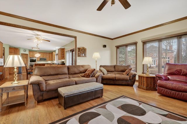 1036 E Talbot Street, Arlington Heights, IL 60004