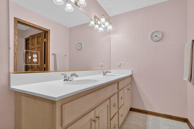 1036 E Talbot Street, Arlington Heights, IL 60004
