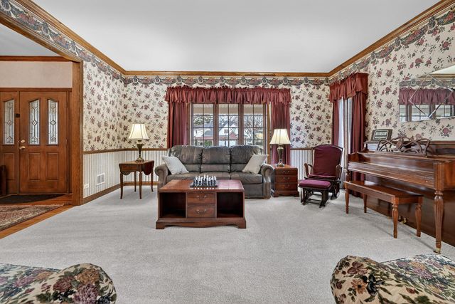 1036 E Talbot Street, Arlington Heights, IL 60004