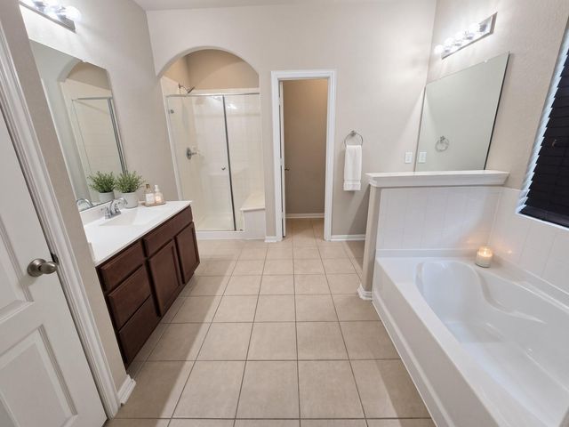 8723 W Crescent Lake Circle, Baytown, TX 77521