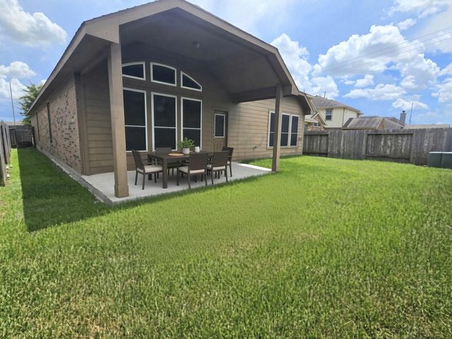 8723 W Crescent Lake Circle, Baytown, TX 77521