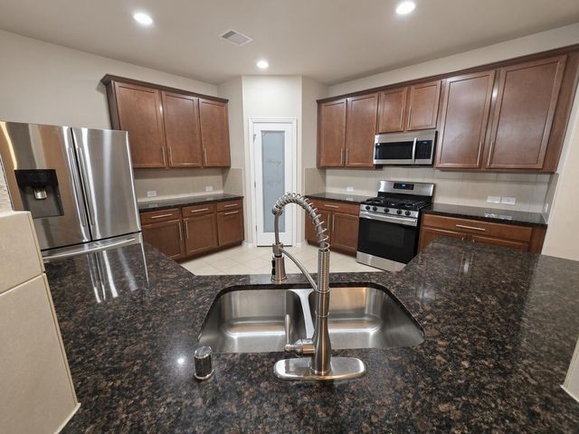 8723 W Crescent Lake Circle, Baytown, TX 77521