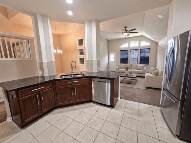 8723 W Crescent Lake Circle, Baytown, TX 77521