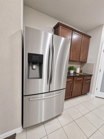 8723 W Crescent Lake Circle, Baytown, TX 77521