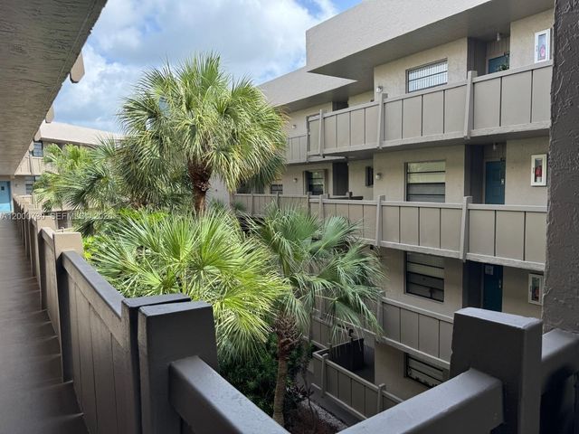 900 Colony Point Circle 317, Pembroke Pines, FL 33026