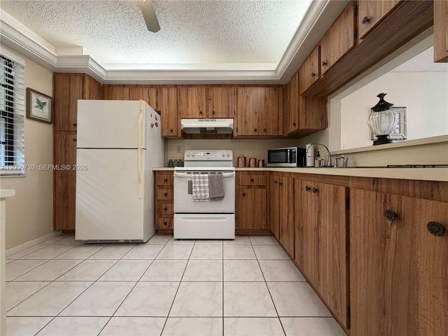 900 Colony Point Circle 317, Pembroke Pines, FL 33026