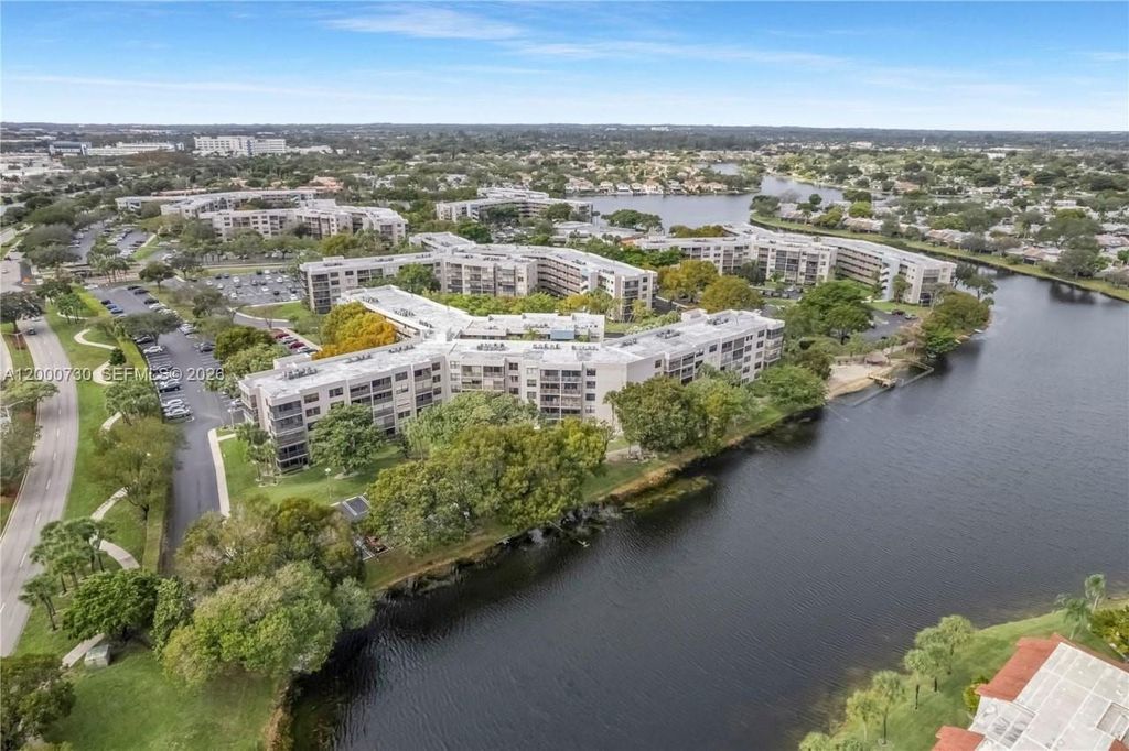 900 Colony Point Circle 317, Pembroke Pines, FL 33026